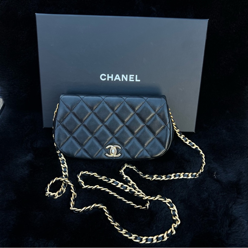 CHANEL Black Coco Mail Clutch Quilted Calfskin with Gold Chain - Picture 3 of 16